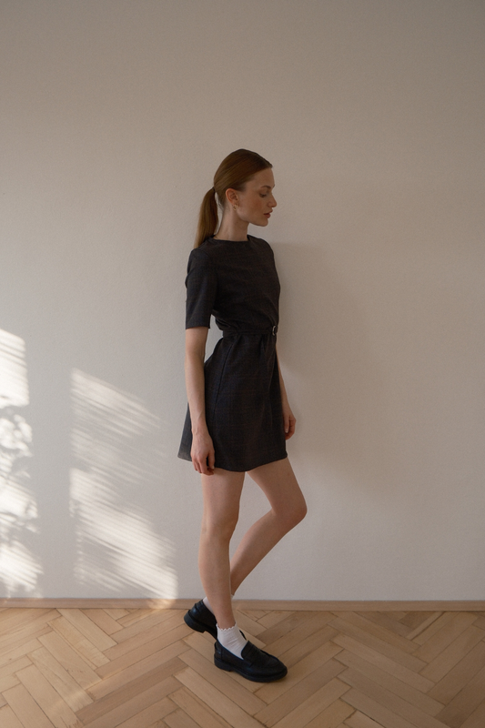 Áčkové šaty s páskem