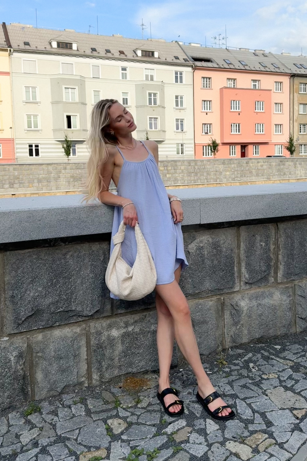 Mušelínové šaty na ramínka krátké