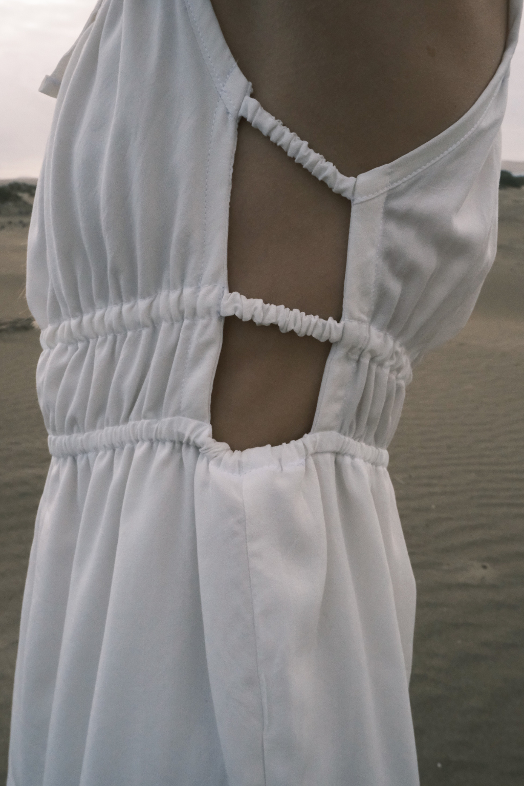 Šaty cut out maxi