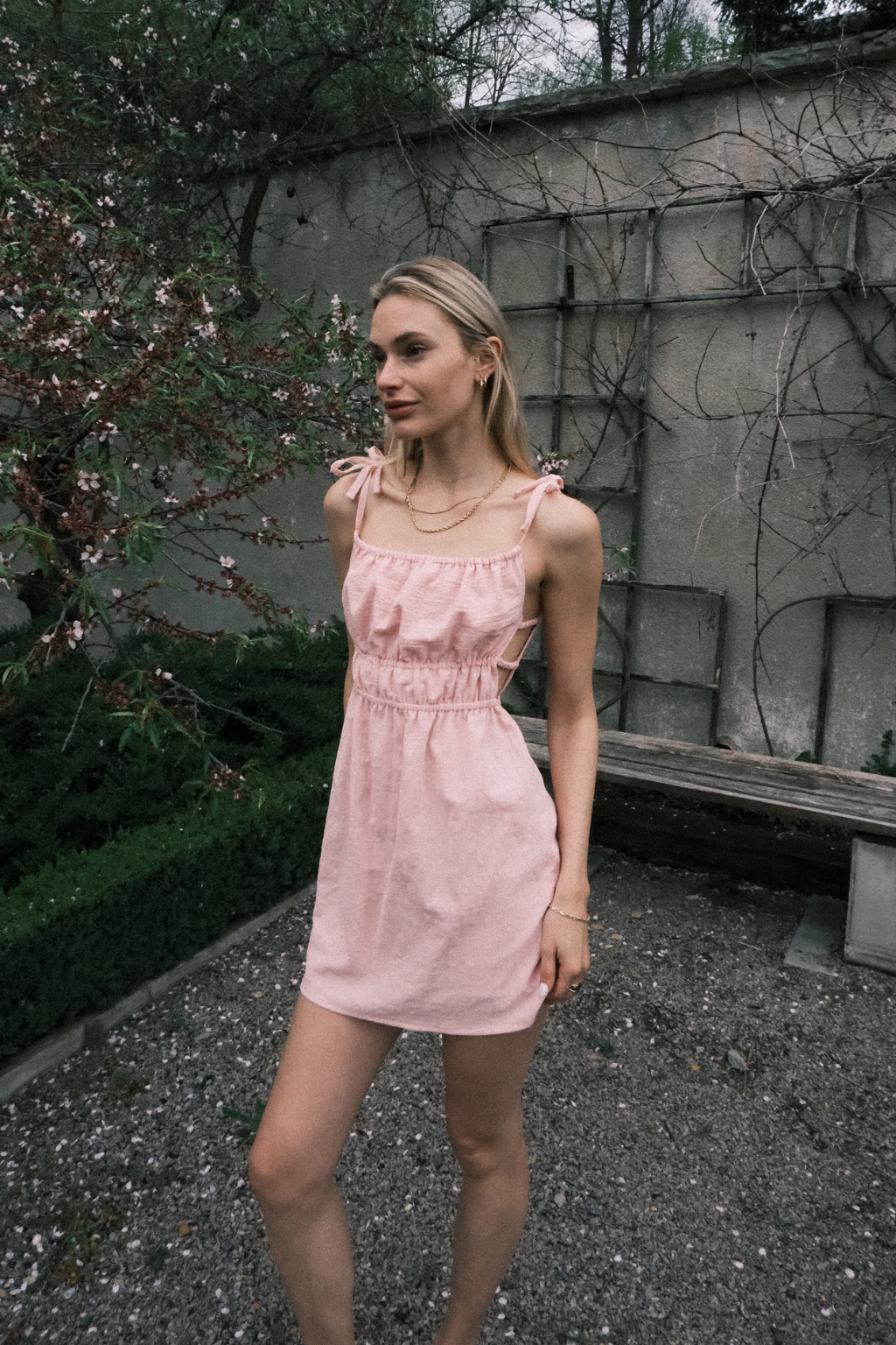 Letní šaty cut out